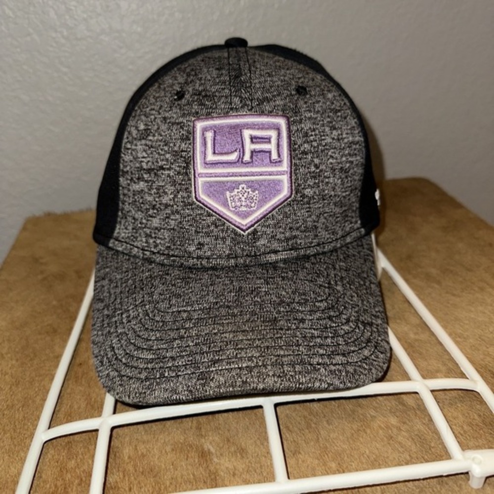 Los Angeles Kings NHL Hockey Limited Edition‎ Pink Ribbon Cancer Hat Size M / L